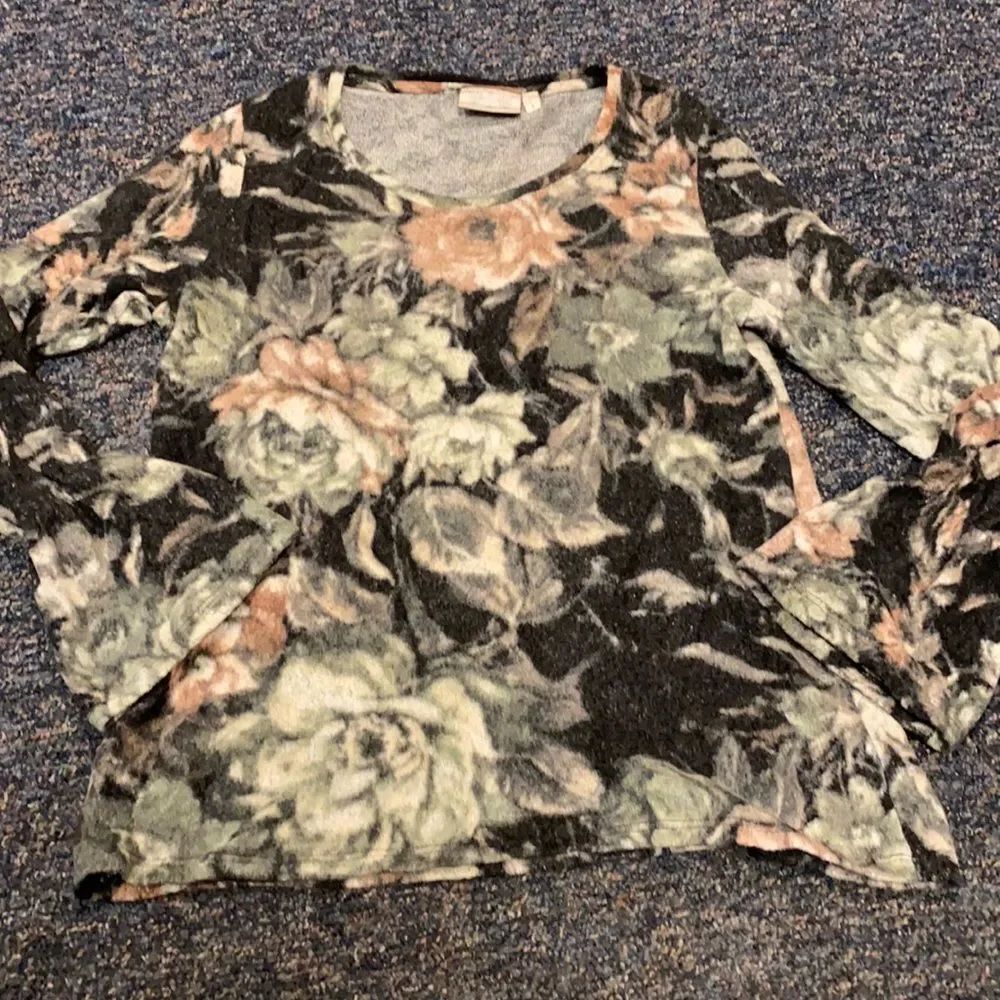Dantelle Floral Fleece Top sz. S